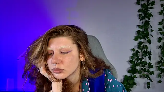 Snapshot of VivienDarkbloom chatting on June 2, 2026, 9:20 am VivienDarkbloom online show from June 2, 2026, 9:20 am