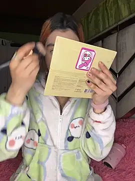 Nana-Komatsu online show from June 24, 2026, 5:06 am