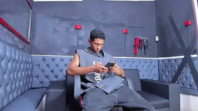 Snapshot of Yoel_Blessed chatting on June 11, 2026, 12:02 pm Yoel Blessed online show from June 11, 2026, 12:02 pm
