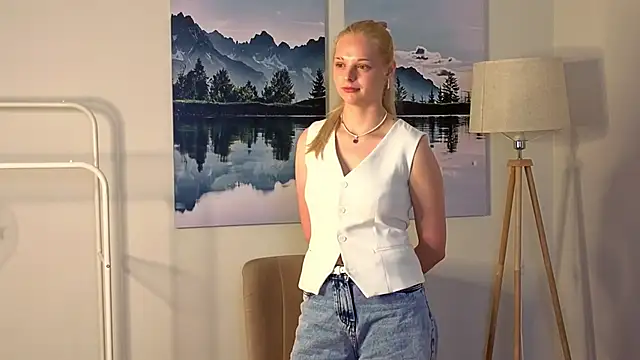GabrieleHonor online show from June 4, 2026, 5:01 am