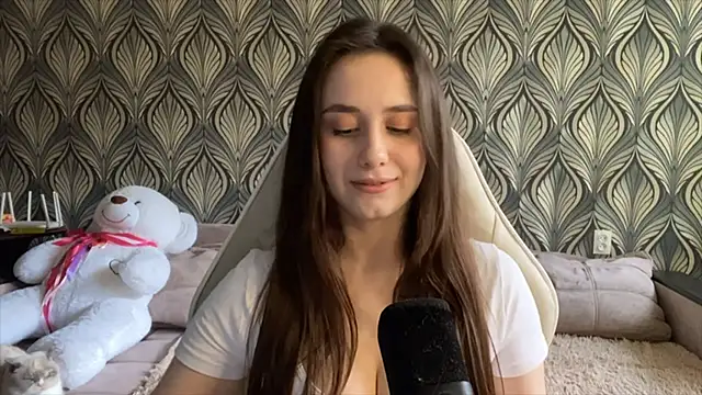 Snapshot of LauriWhitlock chatting on June 2, 2026, 12:05 pm LauriWhitlock online show from June 2, 2026, 12:05 pm