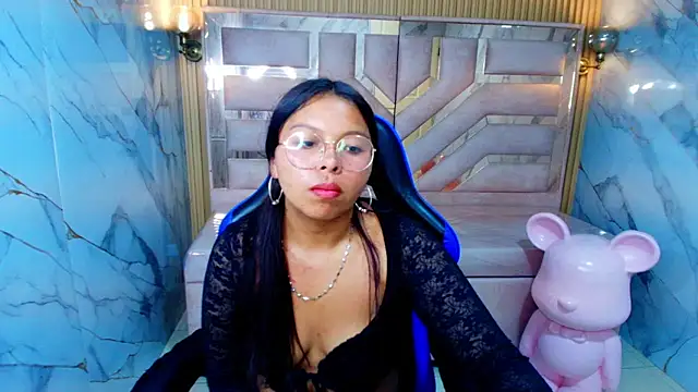 Snapshot of sophy_r chatting on June 3, 2026, 9:08 pm sophy r online show from June 3, 2026, 9:08 pm
