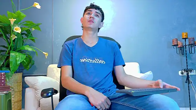 Snapshot of aalejo_gray chatting on June 2, 2026, 1:22 pm aalejo gray online show from June 2, 2026, 1:22 pm