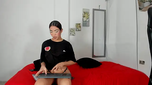Snapshot of ashley_girl_queen chatting on July 21, 2026, 5:42 am ashley girl queen online show from July 21, 2026, 5:42 am