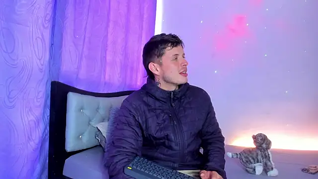Snapshot of johnycooper08 chatting on June 23, 2026, 12:47 pm johnycooper08 online show from June 23, 2026, 12:47 pm
