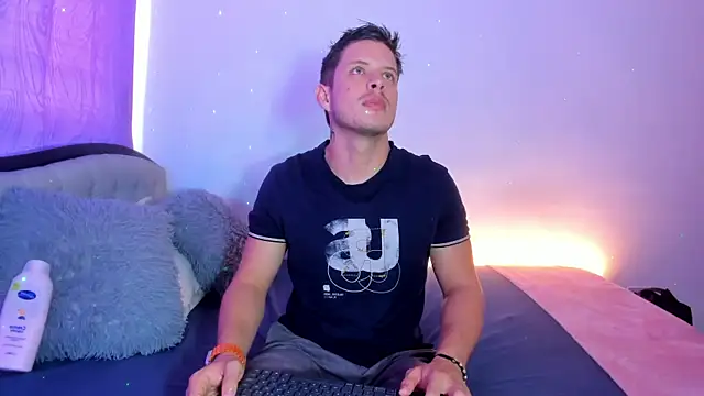 Snapshot of johnycooper08 chatting on July 17, 2026, 12:35 pm johnycooper08 online show from July 17, 2026, 12:35 pm