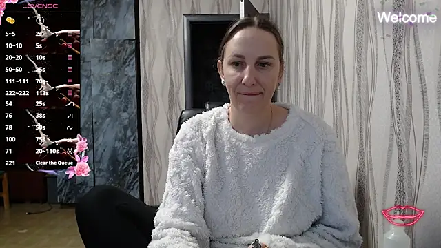 Snapshot of Yevgeshka-Milashka chatting on October 15, 2025, 5:17 am Yevgeshka-Milashka online show from October 15, 2025, 5:17 am