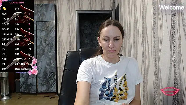 Snapshot of Yevgeshka-Milashka chatting on October 25, 2025, 5:28 am Yevgeshka-Milashka online show from October 25, 2025, 5:28 am