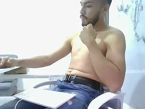 Snapshot of Zebas_hot chatting on June 5, 2026, 7:41 pm Zebas hot online show from June 5, 2026, 7:41 pm