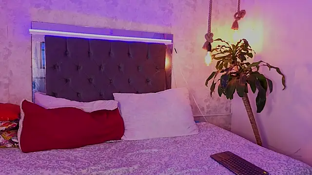 Snapshot of kathira_londres chatting on June 25, 2026, 12:21 pm kathira londres online show from June 25, 2026, 12:21 pm