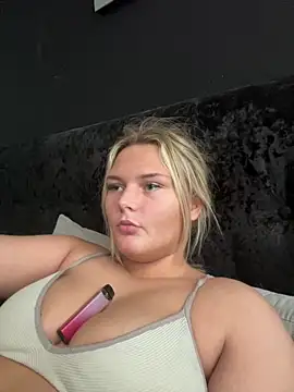 Snapshot of Skylablonde chatting on June 16, 2026, 12:49 pm Skylablonde online show from June 16, 2026, 12:49 pm
