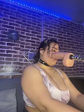 Snapshot of emma_bdsm_ chatting on June 4, 2026, 5:12 am emma bdsm online show from June 4, 2026, 5:12 am
