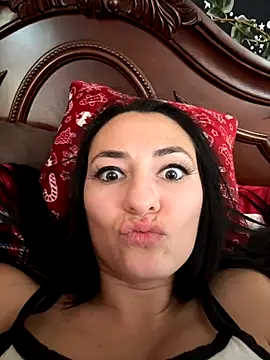 smoothkissx online show from December 19, 2025, 8:22 pm