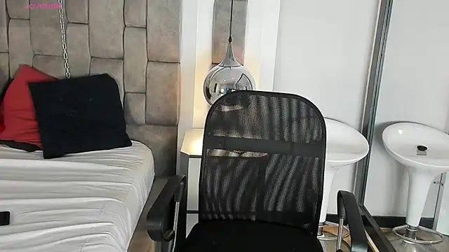 Snapshot of LucasThomson_ chatting on July 18, 2026, 4:10 am LucasThomson online show from July 18, 2026, 4:10 am