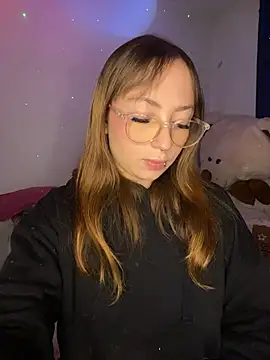 Caamii  online show from July 3, 2026, 3:35 am