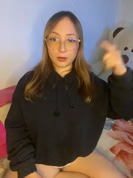 Caamii  online show from June 13, 2026, 1:03 am