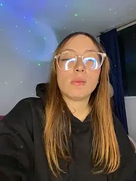 Caamii  online show from June 20, 2026, 3:33 am