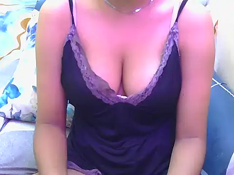 hot-ayra online show from July 8, 2026, 4:35 am