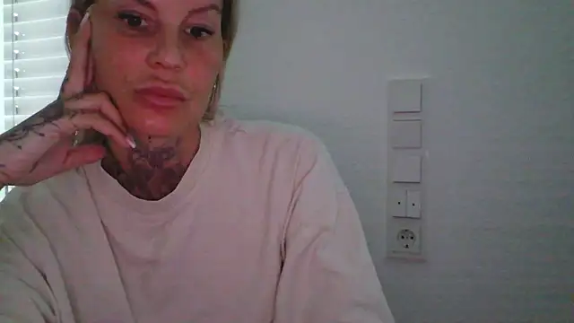 Snapshot of Sierablum chatting on June 20, 2026, 4:01 pm Sierablum online show from June 20, 2026, 4:01 pm