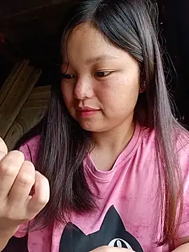 Snapshot of Linna-bae chatting on June 13, 2026, 1:03 am Linna-bae online show from June 13, 2026, 1:03 am