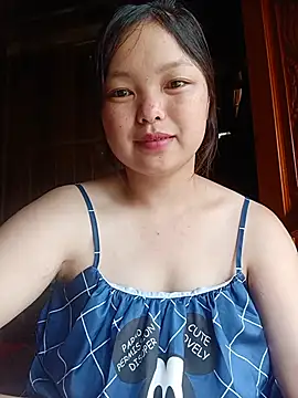 Snapshot of Linna-bae chatting on July 13, 2026, 12:21 am Linna-bae online show from July 13, 2026, 12:21 am
