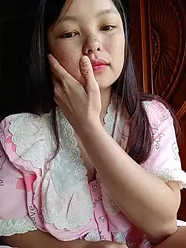 Snapshot of Linna-bae chatting on July 5, 2026, 1:10 am Linna-bae online show from July 5, 2026, 1:10 am