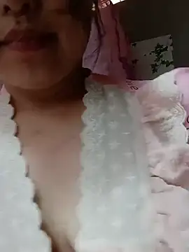 Snapshot of Linna-bae chatting on July 3, 2026, 1:12 am Linna-bae online show from July 3, 2026, 1:12 am