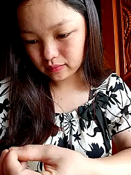 Snapshot of Linna-bae chatting on July 10, 2026, 2:11 am Linna-bae online show from July 10, 2026, 2:11 am
