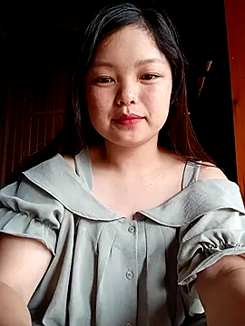 Snapshot of Linna-bae chatting on August 6, 2026, 10:32 am Linna-bae online show from August 6, 2026, 10:32 am