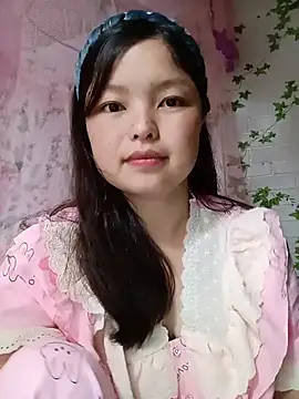 Snapshot of Linna-bae chatting on July 1, 2026, 9:20 am Linna-bae online show from July 1, 2026, 9:20 am