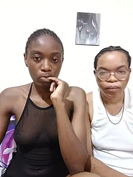 Snapshot of Sweet-Hennessy chatting on July 16, 2026, 11:24 pm Sweet-Hennessy online show from July 16, 2026, 11:24 pm