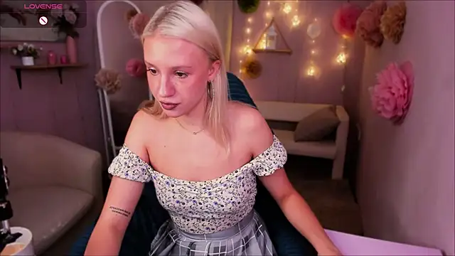Angel Tessa online show from July 29, 2026, 8:52 pm