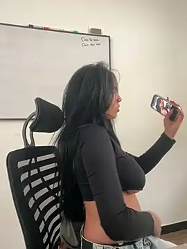 Snapshot of Sara_fernandez- chatting on June 30, 2026, 3:45 pm Sara fernandez- online show from June 30, 2026, 3:45 pm