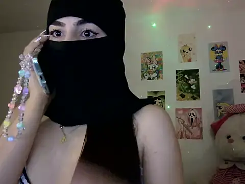 Snapshot of veiledamira01 chatting on August 3, 2026, 11:42 pm veiledamira01 online show from August 3, 2026, 11:42 pm