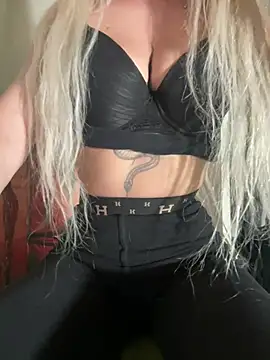 Snapshot of Crazylocotaa chatting on June 8, 2026, 1:11 am Crazylocotaa online show from June 8, 2026, 1:11 am