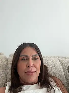 Snapshot of Evelyn_Anya chatting on June 10, 2026, 2:29 pm Evelyn Anya online show from June 10, 2026, 2:29 pm