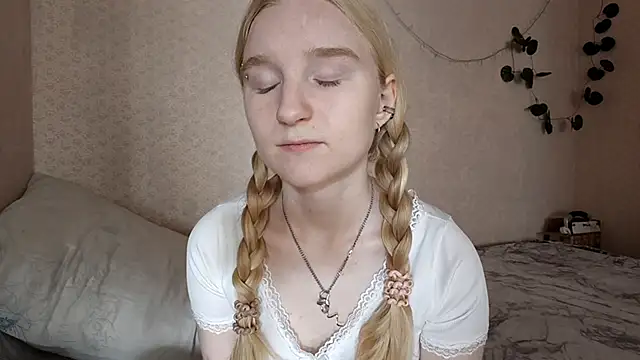 Snapshot of InnoBelle chatting on June 10, 2026, 5:30 am InnoBelle online show from June 10, 2026, 5:30 am