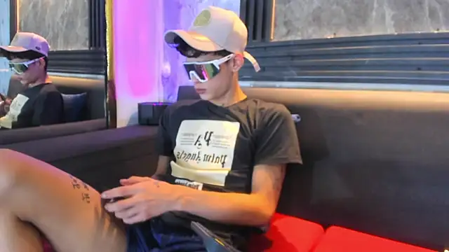 Brianhot0F online show from June 18, 2026, 12:32 pm