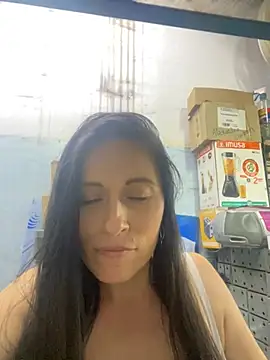 Snapshot of CatalinaSantana83 chatting on June 5, 2026, 12:37 am CatalinaSantana83 online show from June 5, 2026, 12:37 am