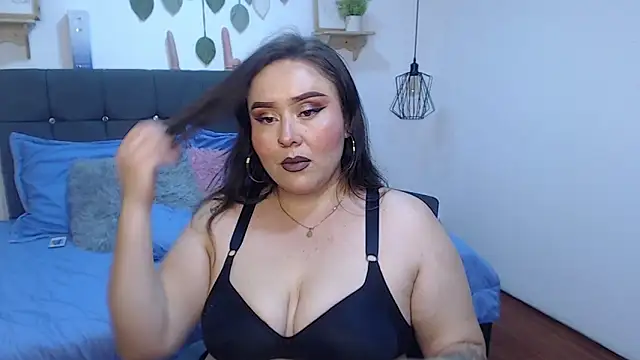 Snapshot of Khalia_ chatting on June 13, 2026, 7:45 pm Khalia online show from June 13, 2026, 7:45 pm