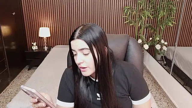 Snapshot of karilyncollinss chatting on June 19, 2026, 8:25 pm karilyncollinss online show from June 19, 2026, 8:25 pm