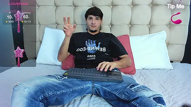 Snapshot of Zack23__ chatting on July 12, 2026, 3:18 am Zack23 online show from July 12, 2026, 3:18 am