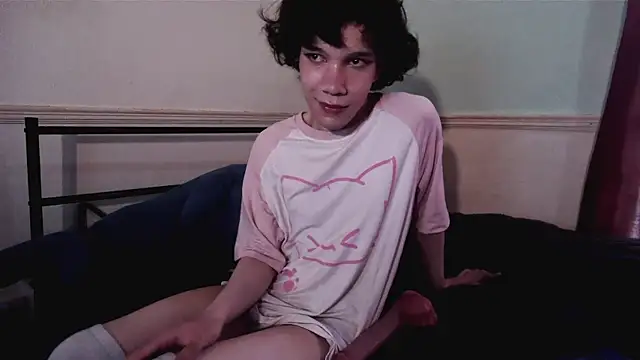 Snapshot of Straything chatting on July 29, 2026, 7:13 pm Straything online show from July 29, 2026, 7:13 pm