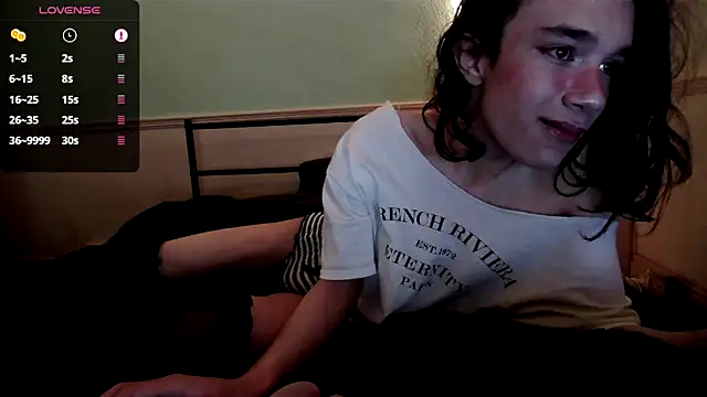 Snapshot of Straything chatting on June 15, 2026, 8:52 pm Straything online show from June 15, 2026, 8:52 pm