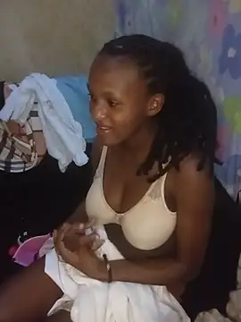 Snapshot of Modelaura chatting on August 3, 2026, 3:29 pm Modelaura online show from August 3, 2026, 3:29 pm