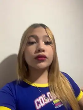 Snapshot of zury_cute1 chatting on June 18, 2026, 4:33 am zury cute1 online show from June 18, 2026, 4:33 am