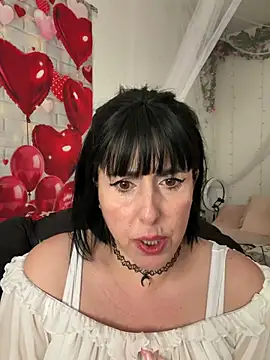 juliee1979 online show from June 12, 2026, 4:05 pm