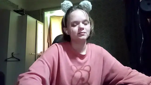 Snapshot of FlirtingAdele_1 chatting on June 13, 2026, 7:17 am FlirtingAdele 1 online show from June 13, 2026, 7:17 am