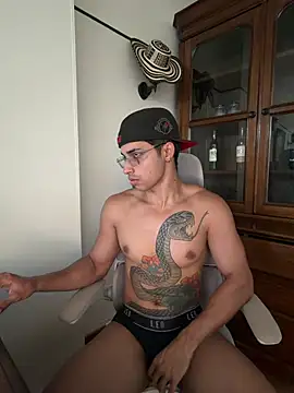 Snapshot of David_Tresh5 chatting on July 5, 2026, 1:07 pm David Tresh5 online show from July 5, 2026, 1:07 pm