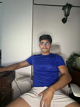 Snapshot of David_Tresh5 chatting on August 1, 2026, 6:50 pm David Tresh5 online show from August 1, 2026, 6:50 pm